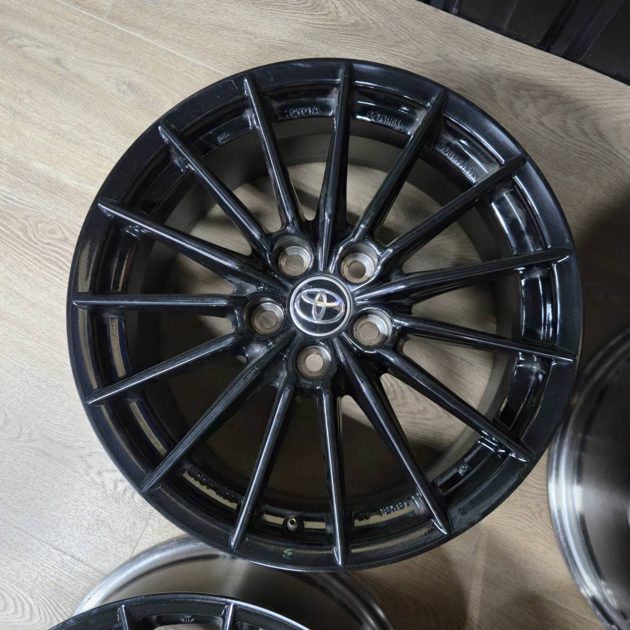 GR YARIS OEM 18x8J ET45 5x114.3
