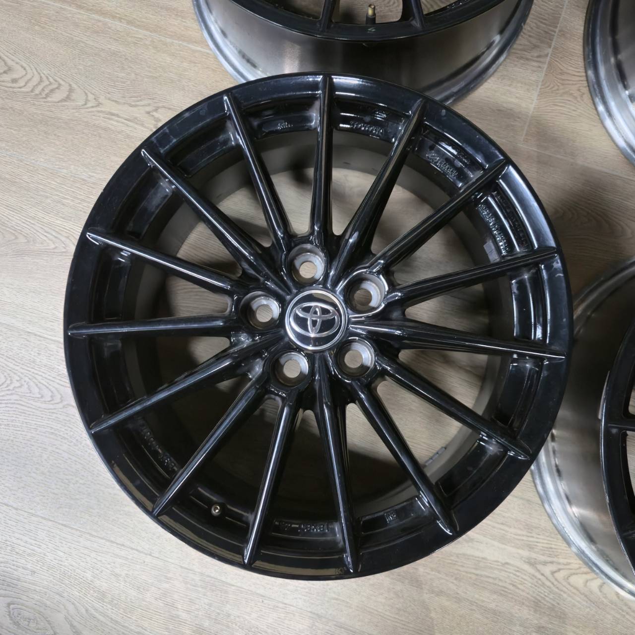 GR YARIS OEM 18x8J ET45 5x114.3