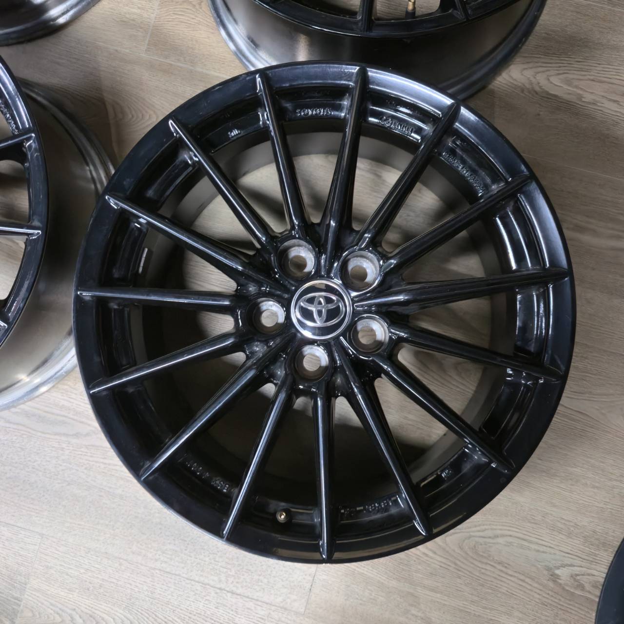 GR YARIS OEM 18x8J ET45 5x114.3