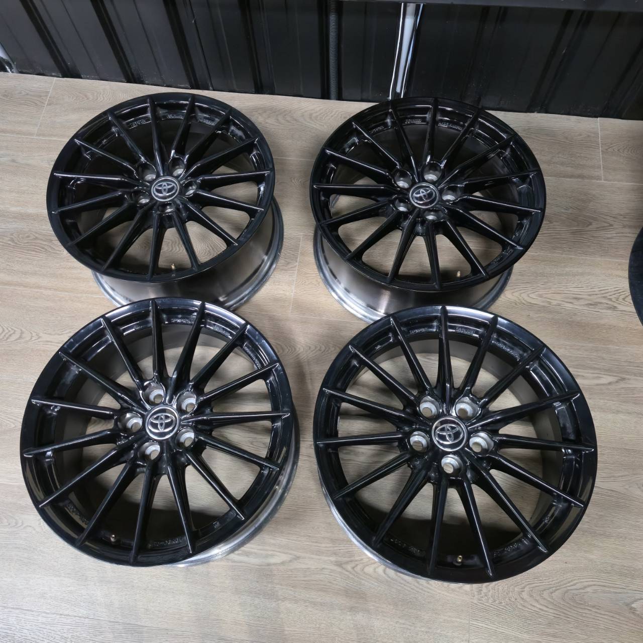 GR YARIS OEM 18x8J ET45 5x114.3