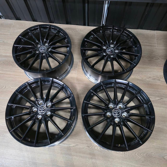 GR YARIS OEM 18x8J ET45 5x114.3