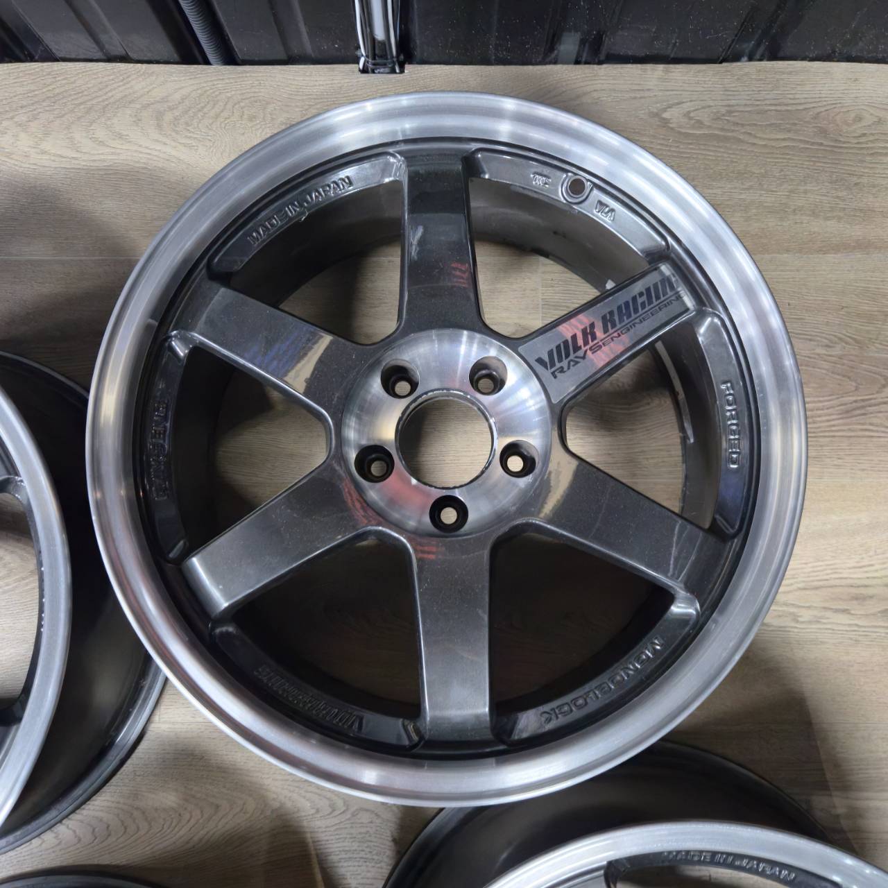 VOLK RACING TE37 18x8.5J ET30 5x114.3