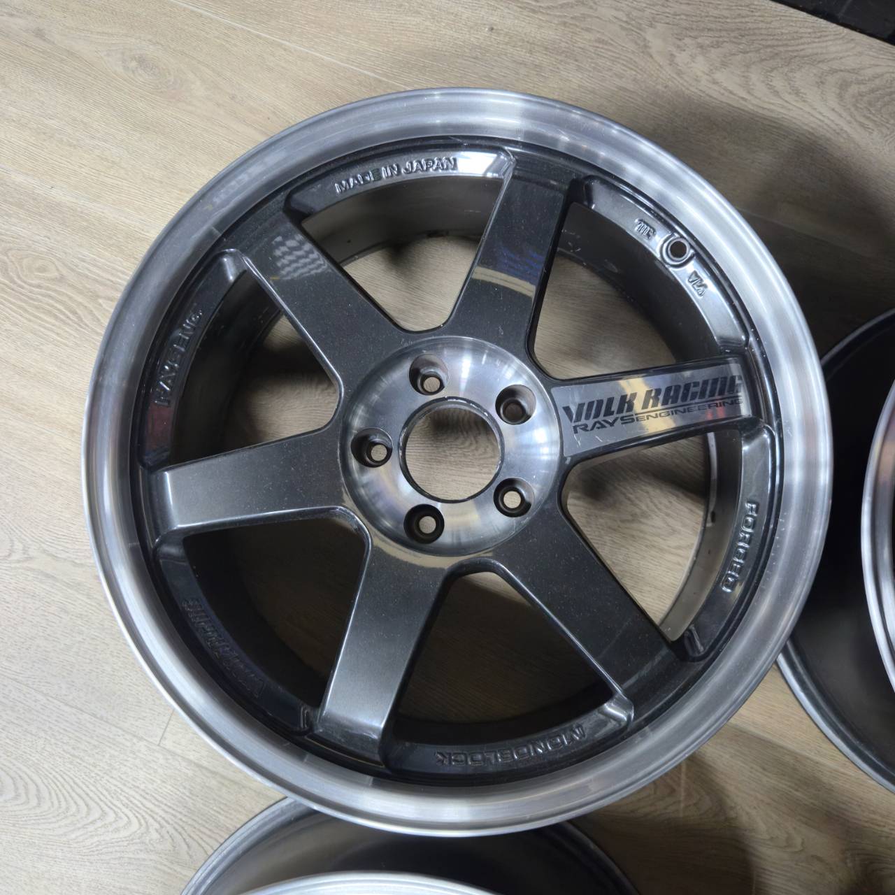 VOLK RACING TE37 18x8.5J ET30 5x114.3