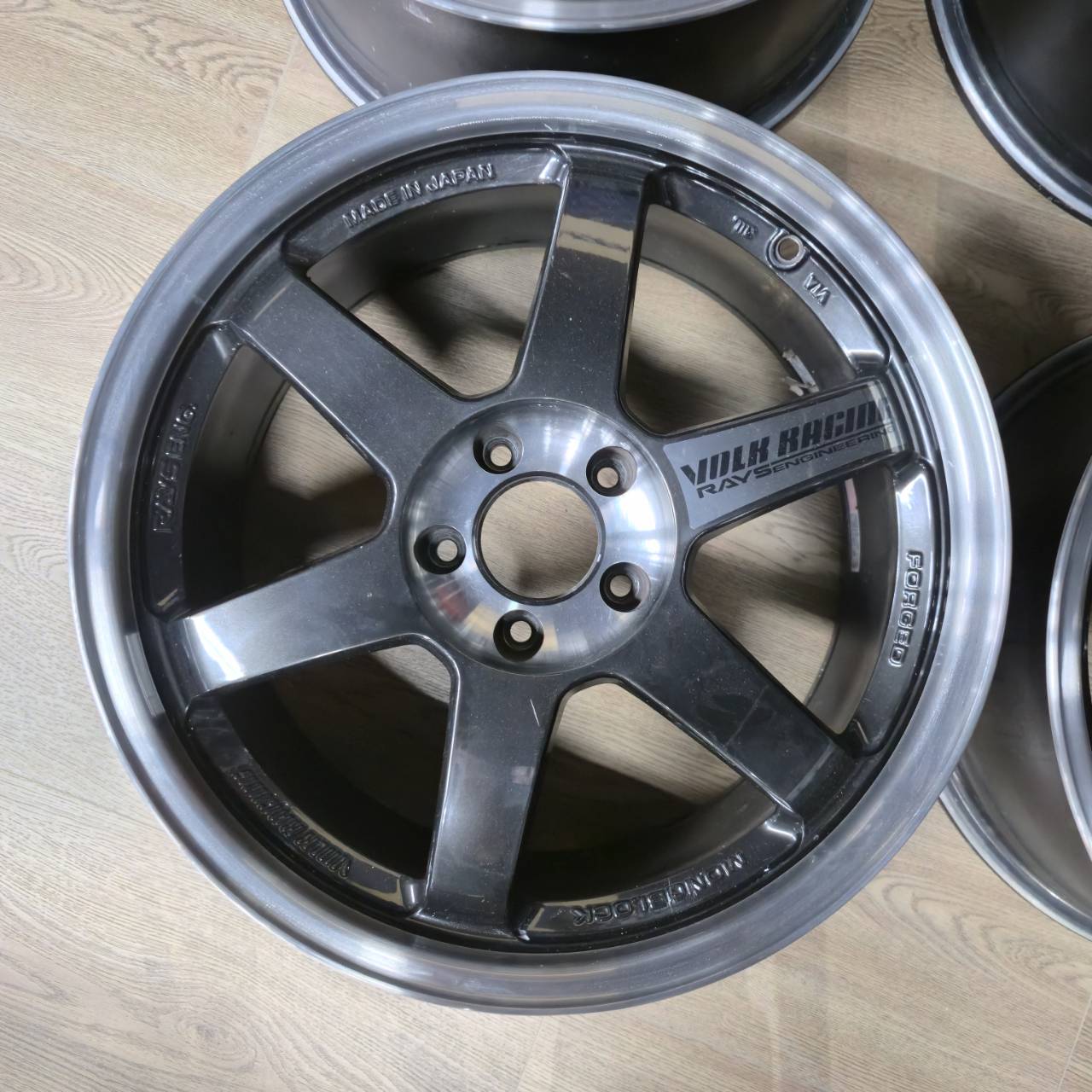 VOLK RACING TE37 18x8.5J ET30 5x114.3