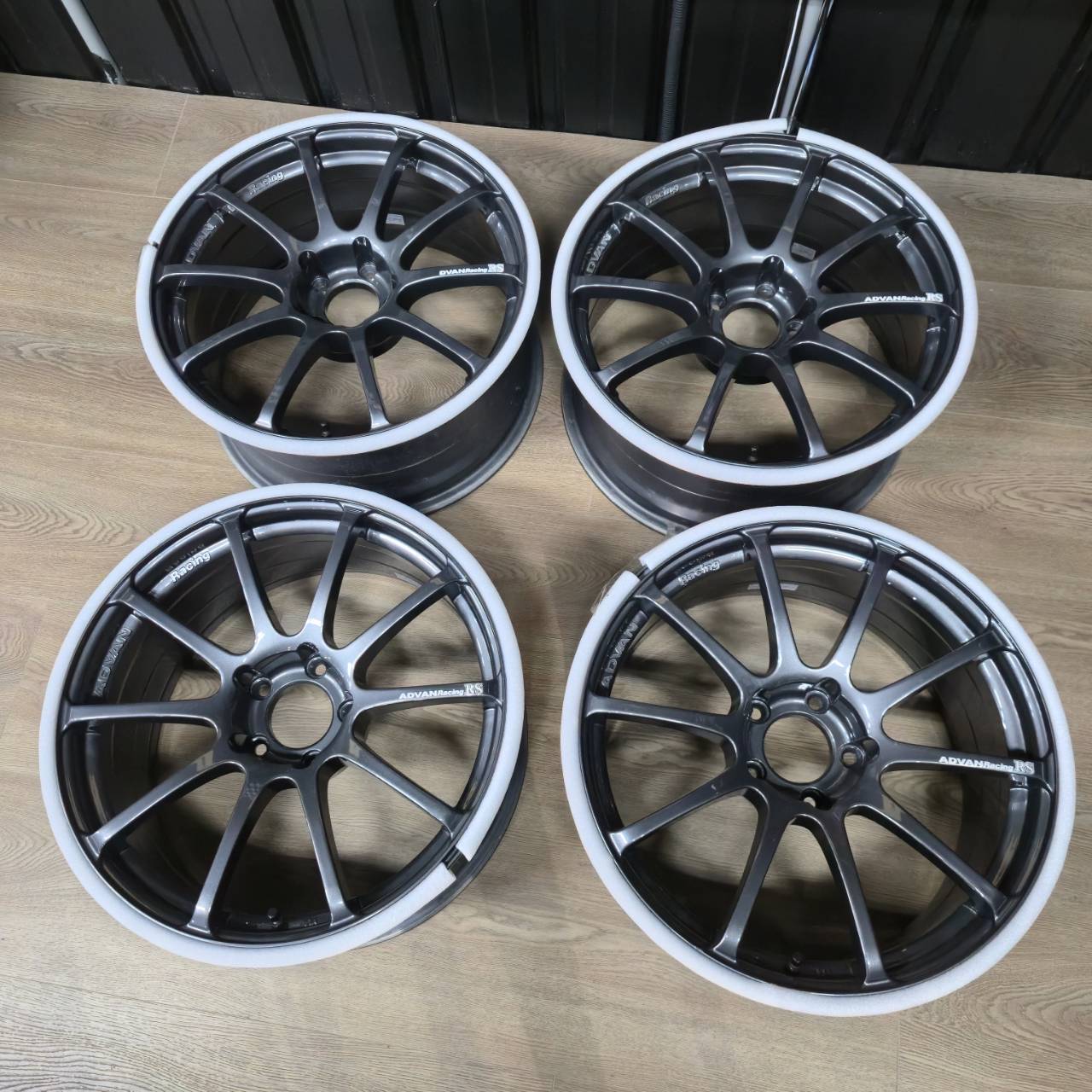 ADVAN RS 18x8.5J ET30 5x114.3
